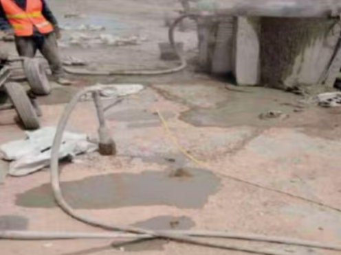 清水水泥混凝土路面板底注浆技术 路面脱空注浆整治方案